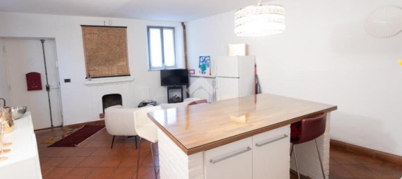 3 rooms Building in Parma, Italy No. 8610 3