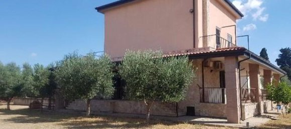 Villa de 7 divisões em Foggia, Italy N.º 254797 6