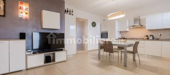 2 Schlafzimmer Wohnung in Sona, Italy, Nr. 324411 2