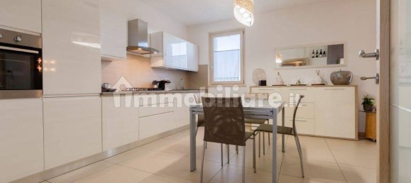 2 Schlafzimmer Wohnung in Sona, Italy, Nr. 324411 4