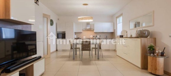 2 Schlafzimmer Wohnung in Sona, Italy, Nr. 324411 3