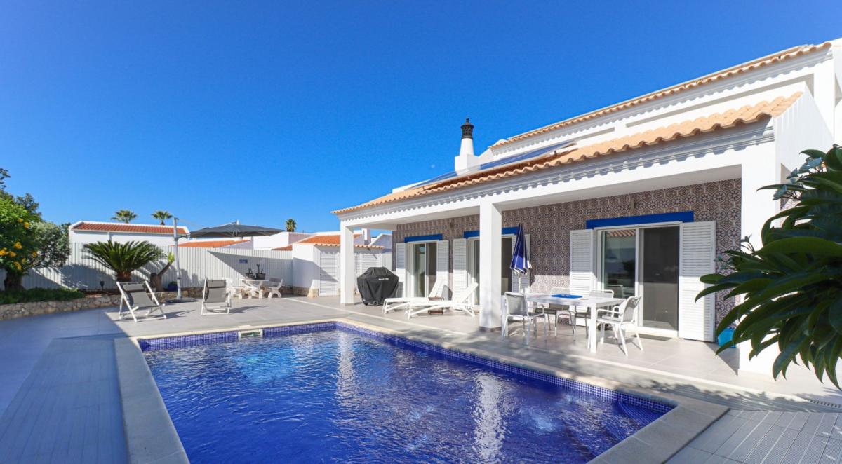4 bedrooms Villa in Lagoa, Portugal No. 7666