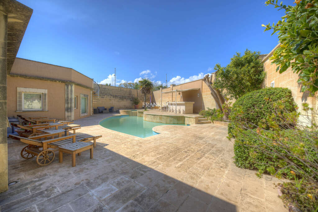 Villa de 3 dormitorios en Iklin, Malta No. 9270