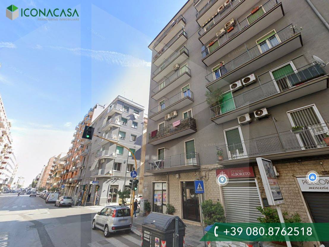 Здание с 2 комнатами в Бари, Италия № 34303