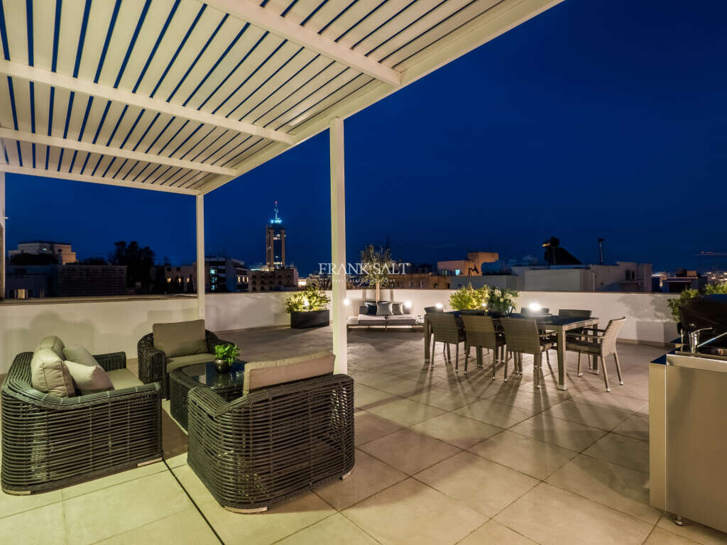 3 bedrooms Penthouse in Saint Julian's, Malta No. 3892