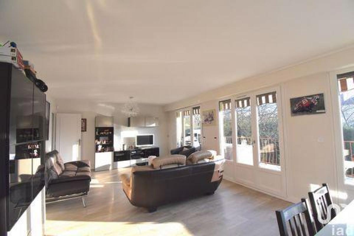 4 bedrooms House in Bailly, France No. 7939