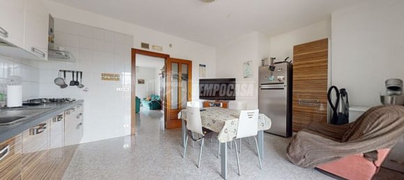 3 bedrooms Apartment in Turi, Italy No. 162994 9