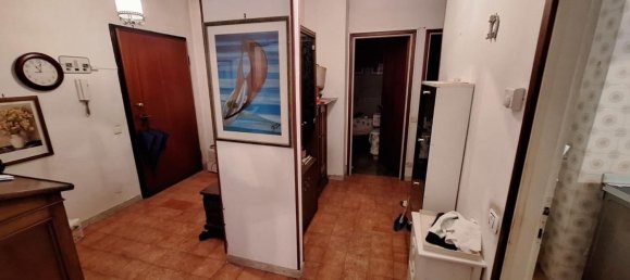 5 rooms Apartment in Carrara, Italy No. 99770 11