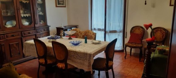 5 rooms Apartment in Carrara, Italy No. 99770 3