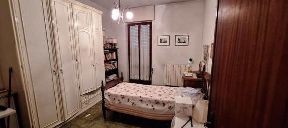 5 rooms Apartment in Carrara, Italy No. 99770 14