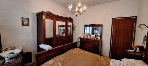 5 rooms Apartment in Carrara, Italy No. 99770 15