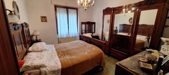 5 rooms Apartment in Carrara, Italy No. 99770 25