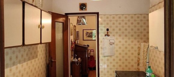 5 rooms Apartment in Carrara, Italy No. 99770 22