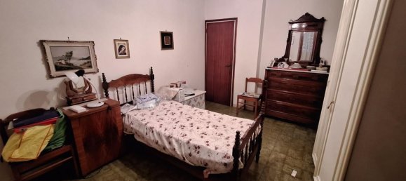 5 rooms Apartment in Carrara, Italy No. 99770 13