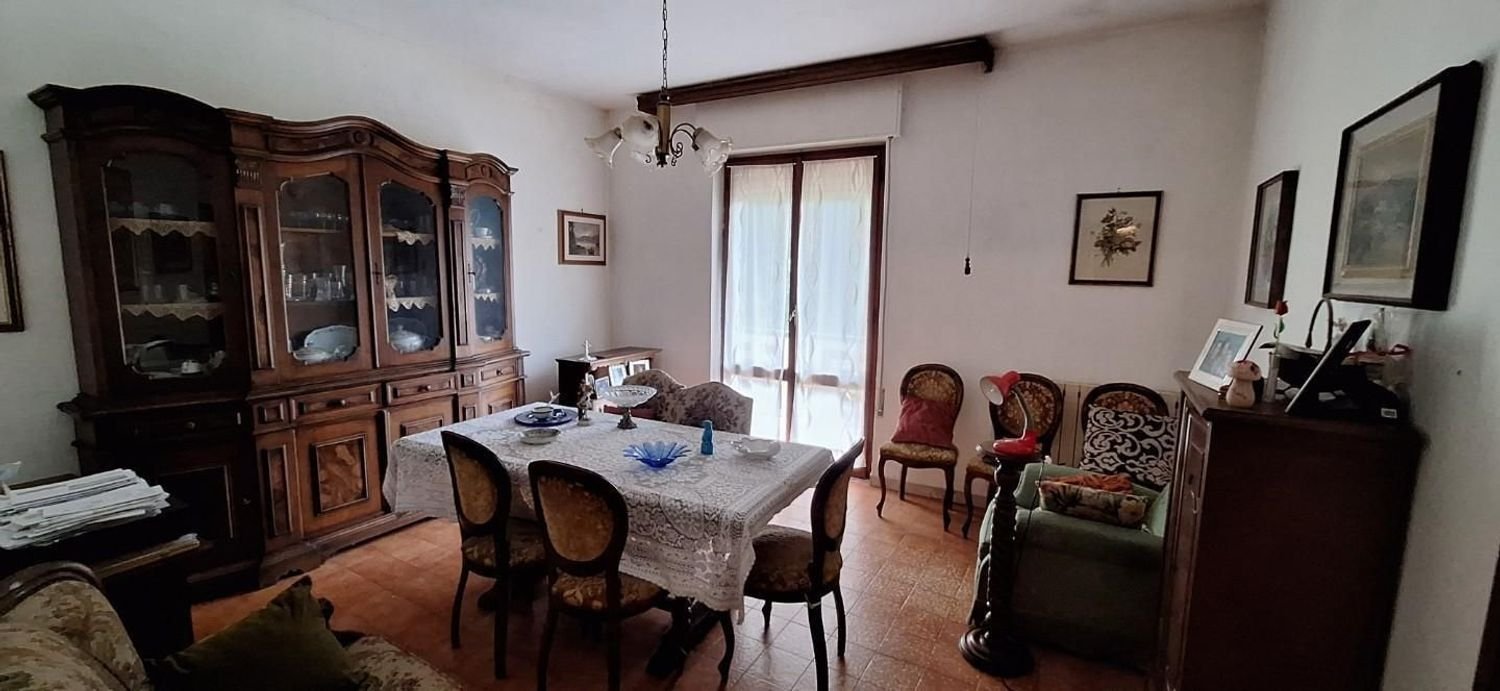 5 rooms Apartment in Carrara, Italy No. 99770