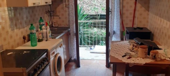 5 rooms Apartment in Carrara, Italy No. 99770 6