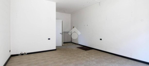 2 rooms Commercial property in Ponte San Pietro, Italy No. 231326 4