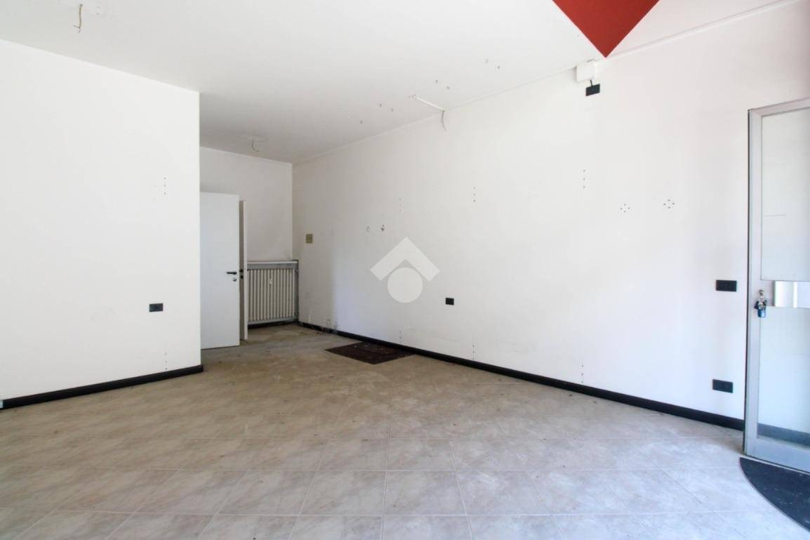 2 rooms Commercial property in Ponte San Pietro, Italy No. 231326