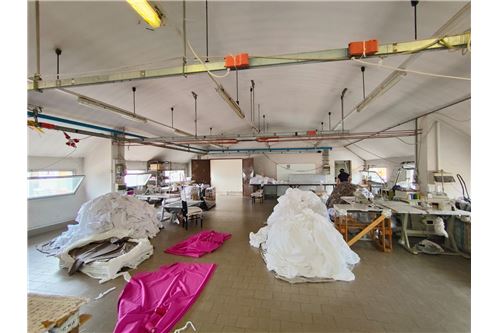 Коммерческая недвижимость 650м² в Фьорано аль Серио, Италия № 279217