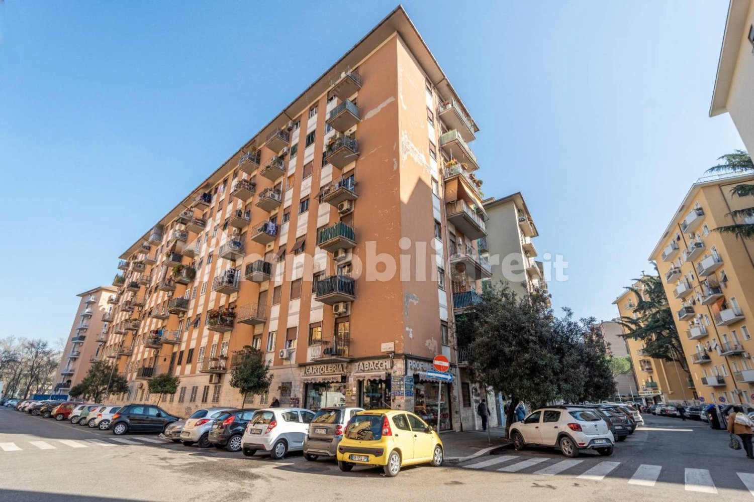2 bedrooms Apartment in Rome, Italy No. 20626
