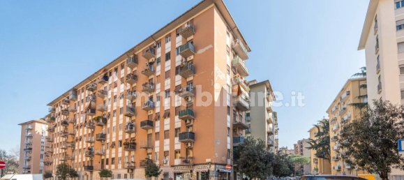 2 bedrooms Apartment in Rome, Italy No. 20626 2