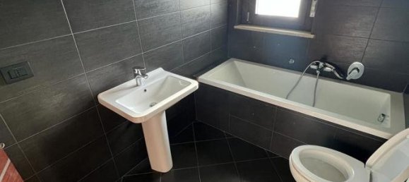 2-salle Appartement à Sesto San Giovanni, Italy No. 56313 16