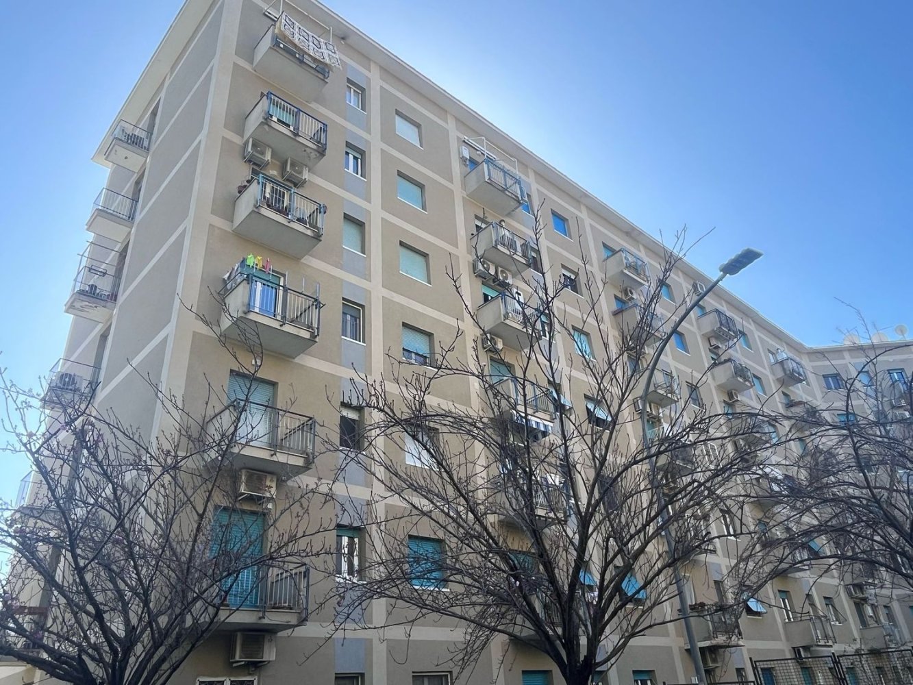 Квартира с 3 комнатами в Рим, Италия № 193297