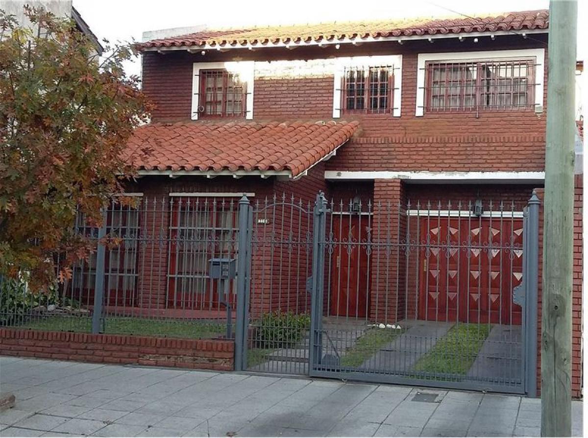3 bedrooms House in Lanus, Argentina No. 6279