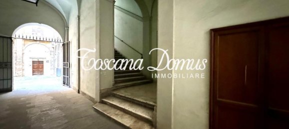 6 rooms Apartment in Siena, Italy No. 25289 4