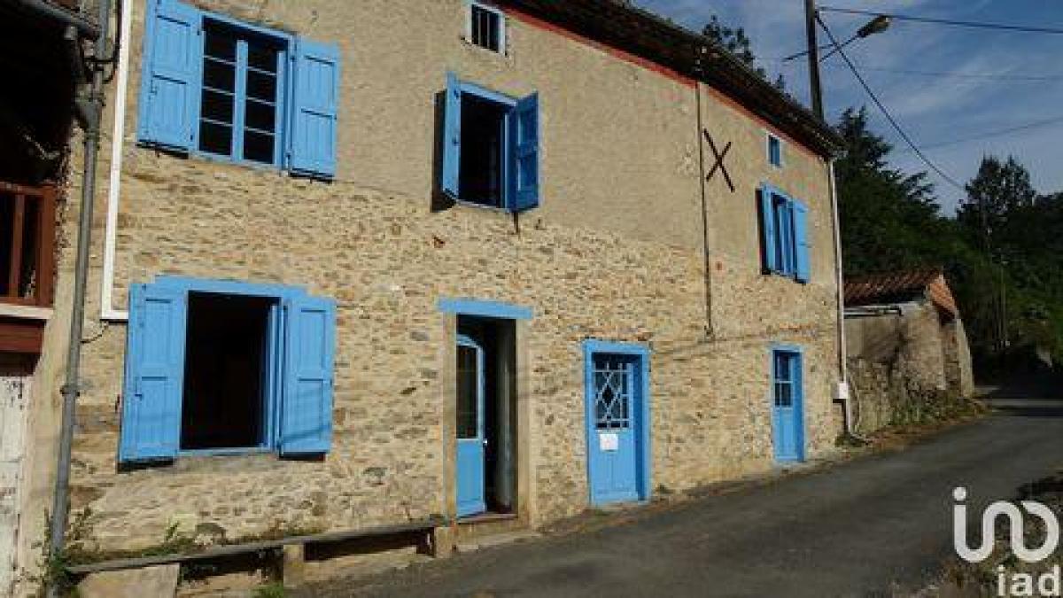 4 bedrooms House in Verdalle, France No. 27035