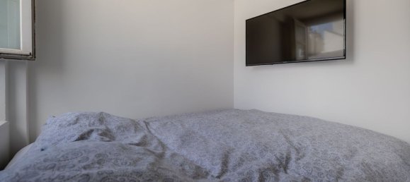 Studio in Paris, France No. 296448 11