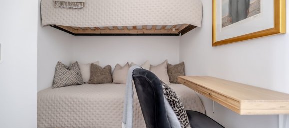 Studio in Paris, France No. 296448 8