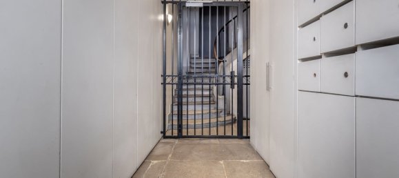 Studio in Paris, France No. 296448 15