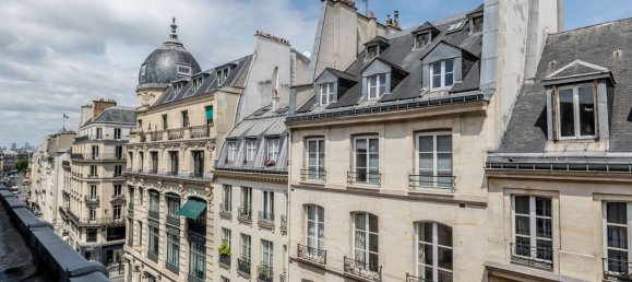 Studio in Paris, France No. 296448 2