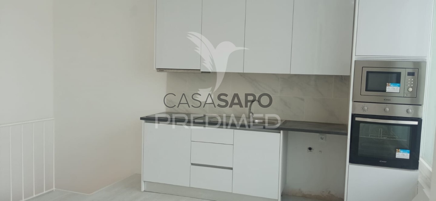 60m² Commercial property in Quarteira, Portugal No. 205093