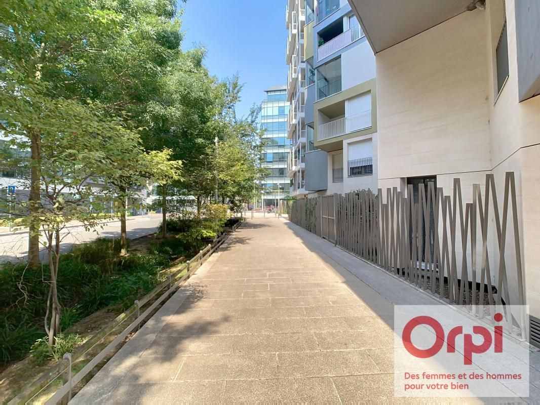 3 bedrooms Apartment in Issy-les-Moulineaux, France No. 352024