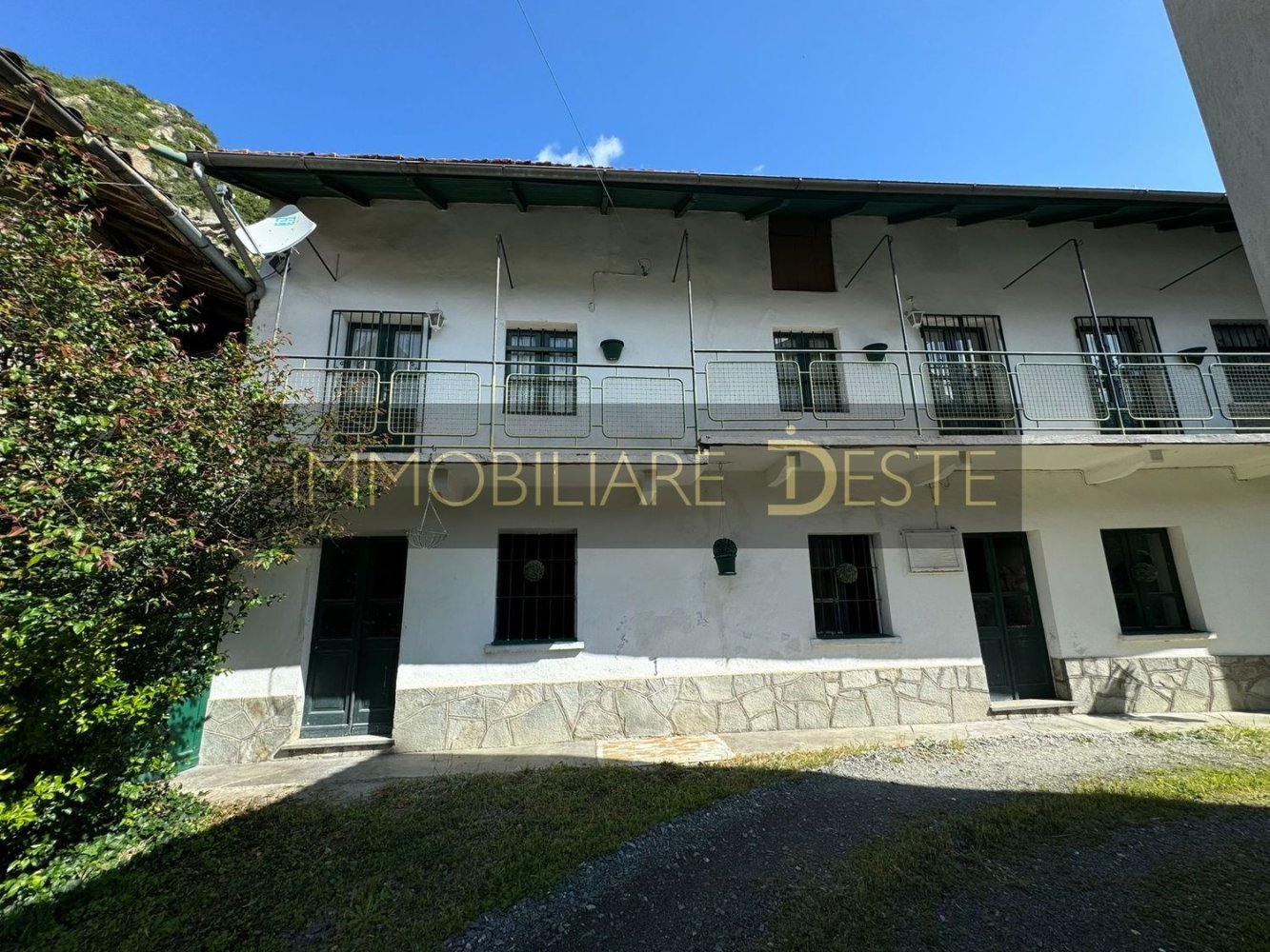 10-Zimmer Haus in Borgone Susa, Italy, Nr. 113381