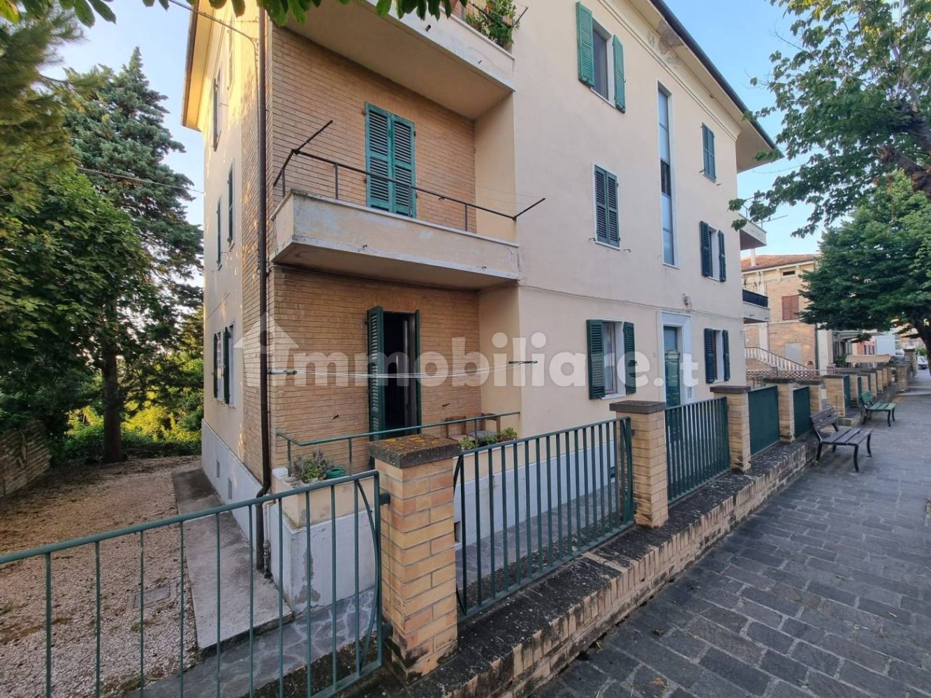 Квартира с 2 спальнями в Лоро Пичено, Италия № 330254