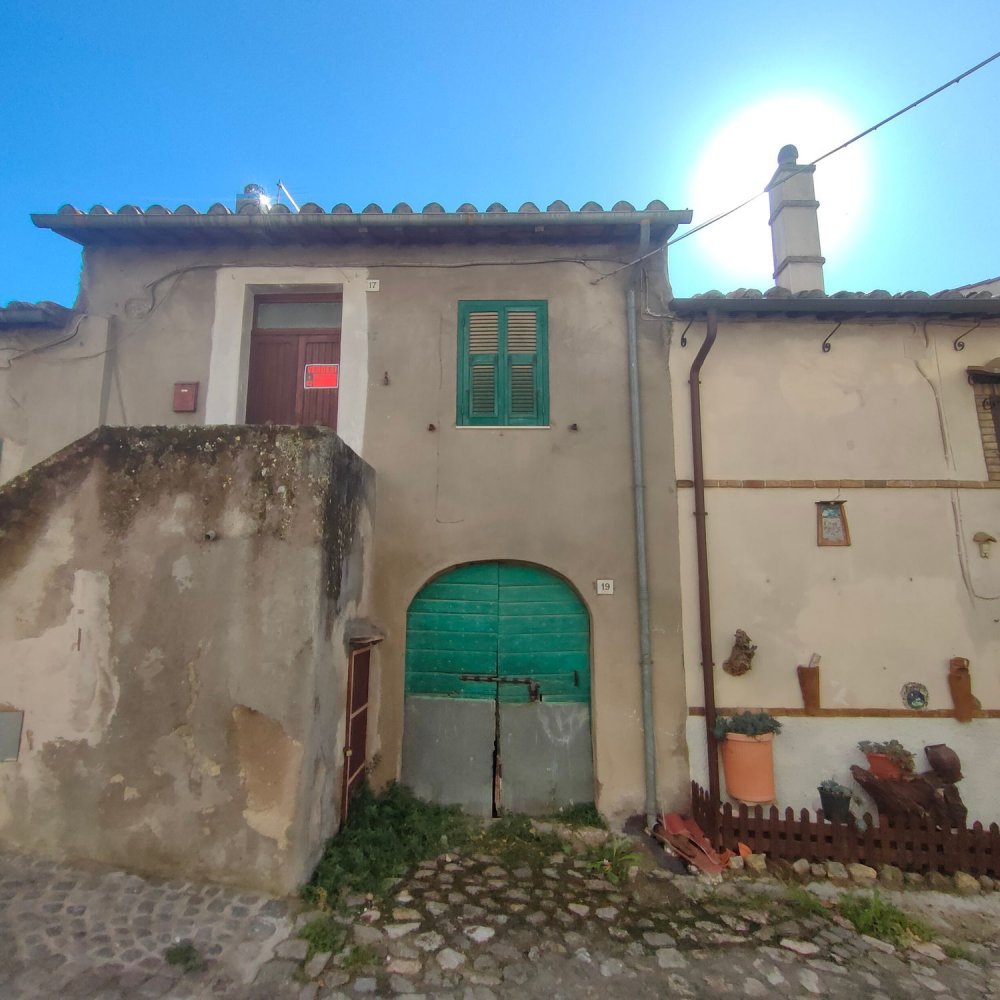 Dúplex de 3 habitaciónes en Tolfa, Italy No. 256408