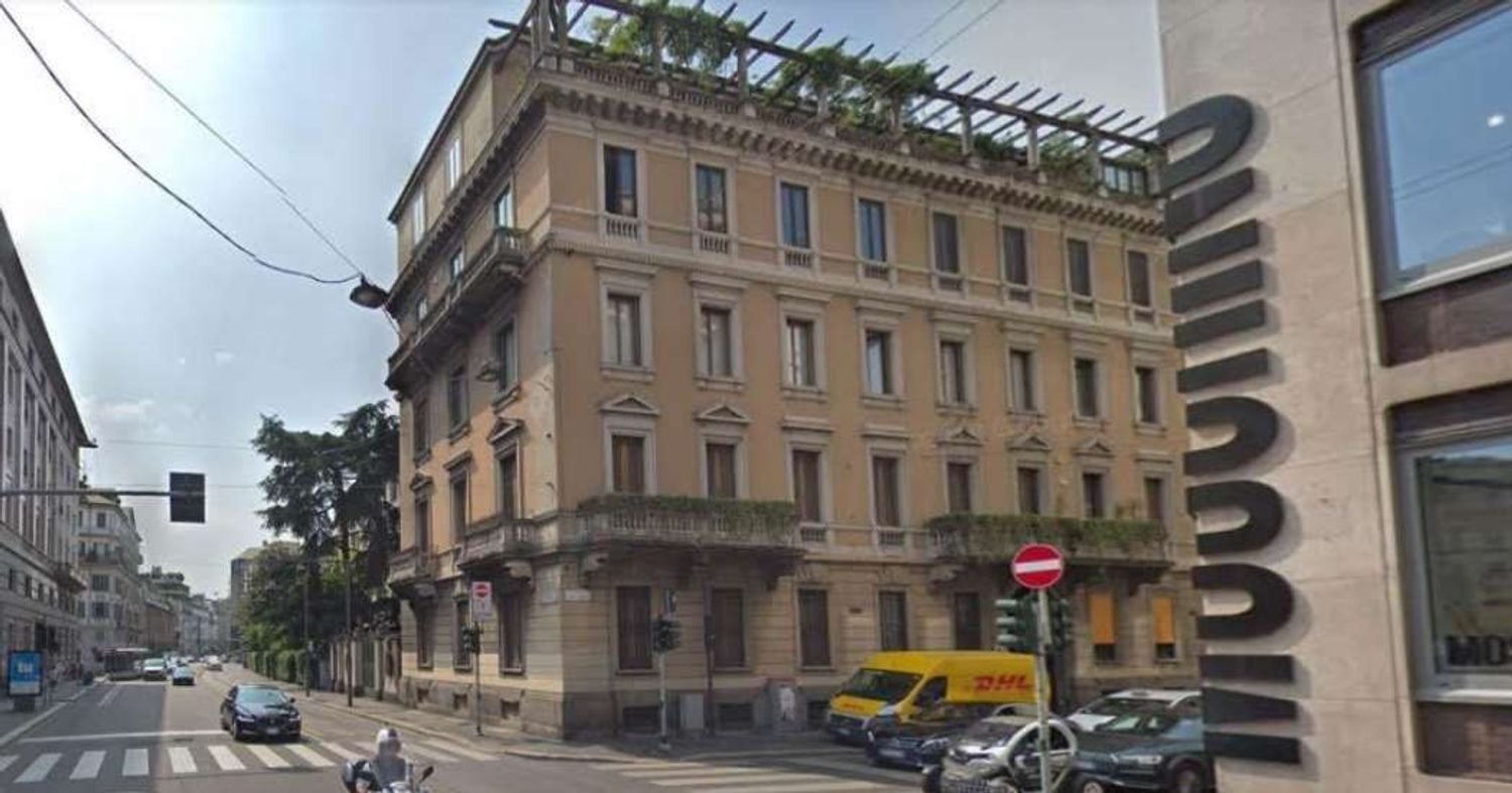 4 bedrooms Apartment in Milan, Italy No. 362726