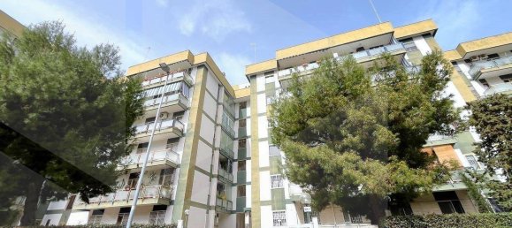 3 bedrooms Apartment in Bari, Italy No. 20714 4