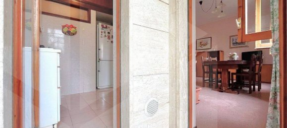 3 bedrooms Apartment in Bari, Italy No. 20714 24