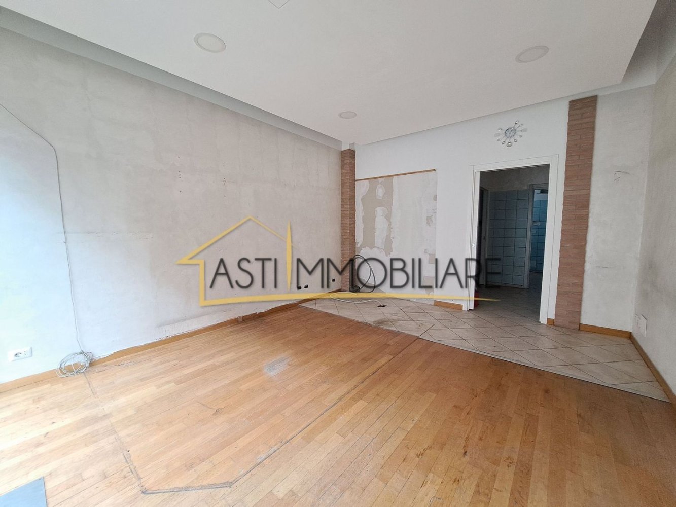 Imóvel comercial em Asti, Italy 52 m² N.º 82010