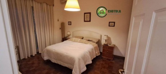 4-salle Appartement à Naples, Italy No. 30178 3