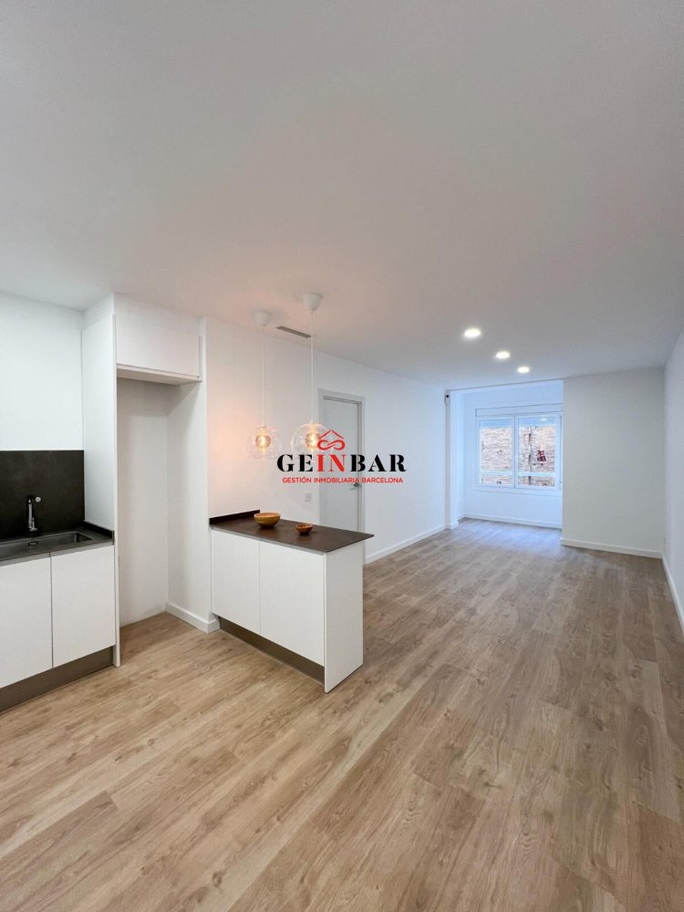 3 bedrooms Apartment in Sants-Montjuic, Spain No. 80385