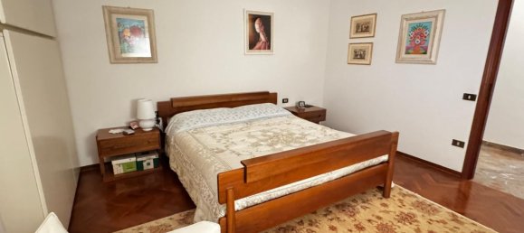 Apartamento de 4 habitaciónes en Prato, Italy No. 50868 11