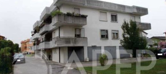 6 rooms Apartment in Ponte San Nicolò, Italy No. 15414 2