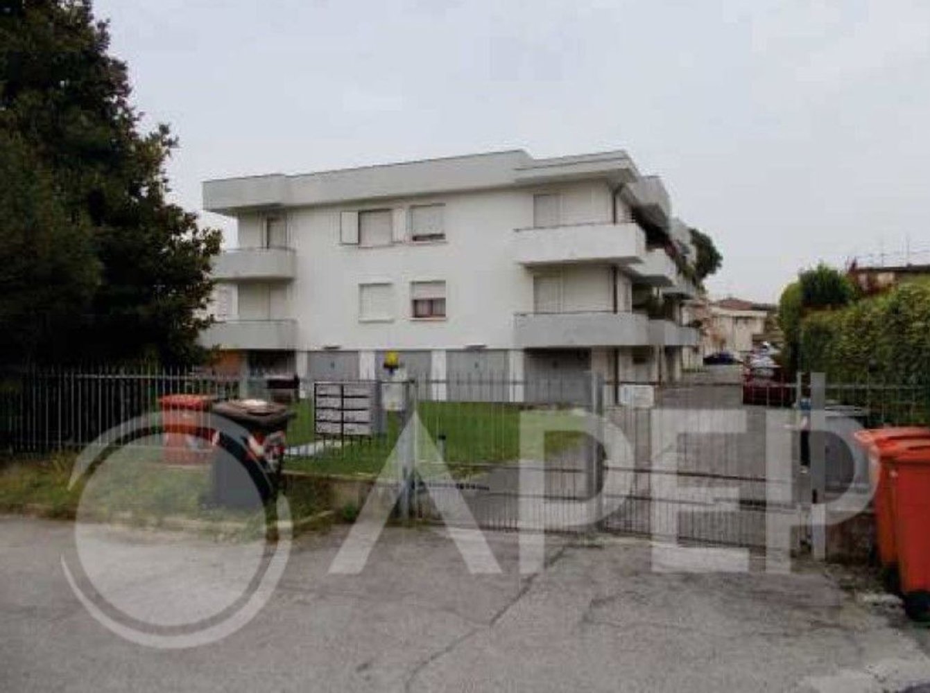 6 rooms Apartment in Ponte San Nicolò, Italy No. 15414