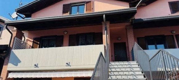 4 rooms Apartment in Faloppio, Italy No. 38911 2