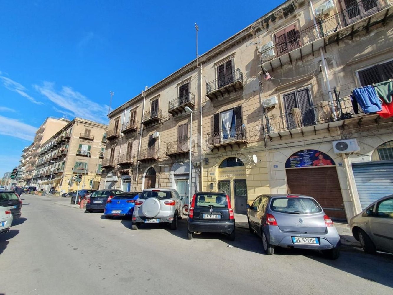 4 rooms Apartment in Palermo, Italy No. 206679